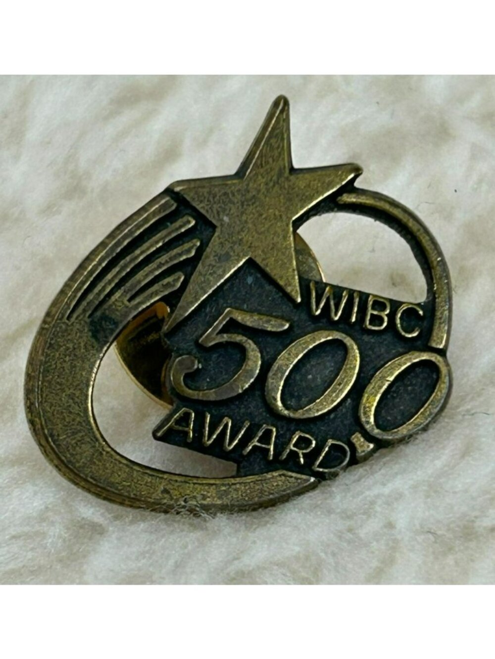 WIBC Womens 500 Award Enamel Pin Gold-Tone Metal Star Design Secure Clasp Vintag